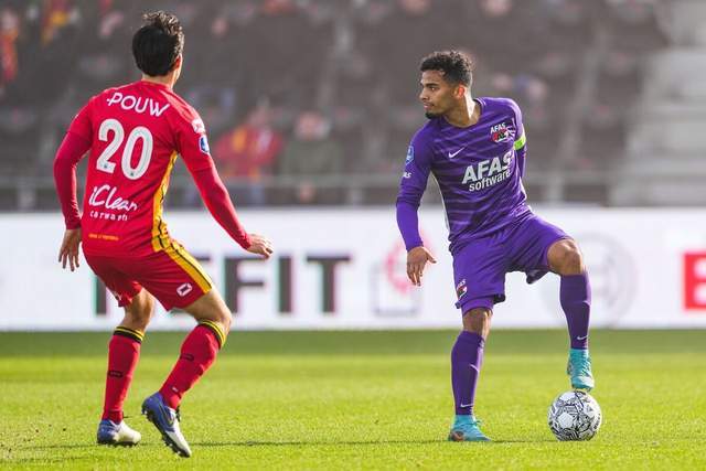 奥尼尔现场观看中国女篮比赛 与老友姚明重逢