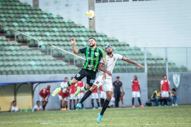 高尔夫球重庆女子公开赛挥杆 首轮彭严萱63杆破纪录领先高尔夫球重庆女子公开赛挥杆 首轮彭严萱63杆破纪录领先